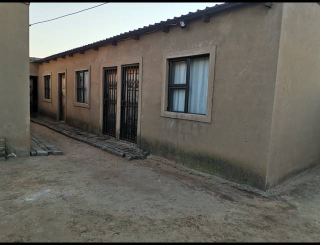 2 BEDROOM HOUSE FOR SALE IN TSAKANE
